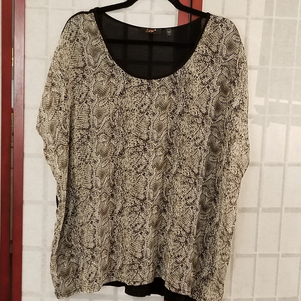Snake Print Blouse. Short Sleeve. Semi-sheer. Size 2X